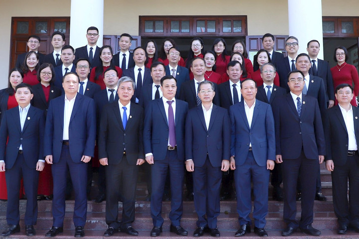 Chánh án Tòa án nhân dân tối cao Nguyễn Văn Quảng làm việc với Tòa án nhân dân hai cấp tỉnh Quảng Ninh
