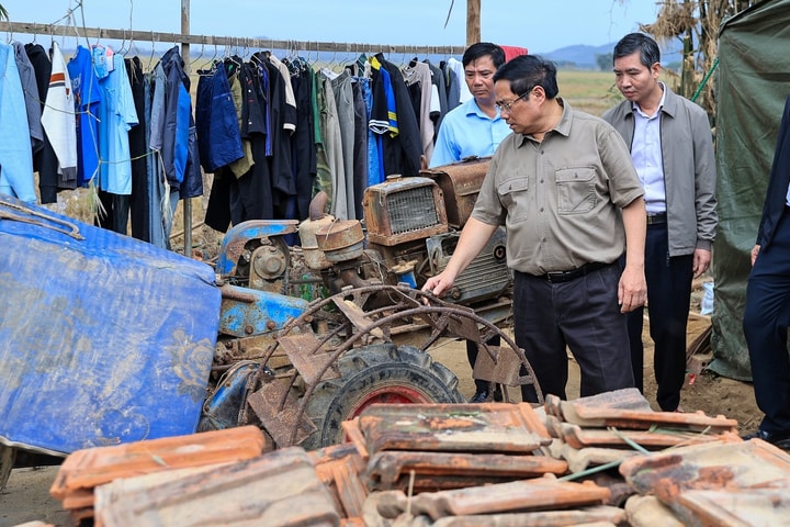 Thủ tướng phát động “Chiến dịch Quang Trung” xây dựng lại nhà ở cho người dân miền Trung