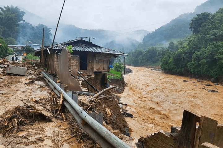 Mưa dồn dập cao nguyên – duyên hải, biển động mạnh trong 48 giờ tới