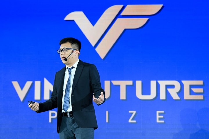 Nhà khoa học VinFuture hiến kế để chung sống an toàn khi AI thông minh hơn con người