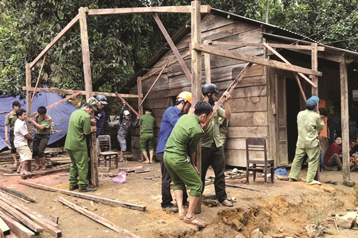 Báo cáo hàng tuần tiến độ xây dựng, sửa chữa nhà cho nhân dân sau bão, lũ