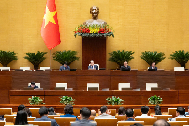 Quốc hội thảo luận các báo cáo nhiệm kỳ và dự án Luật Tòa án chuyên biệt