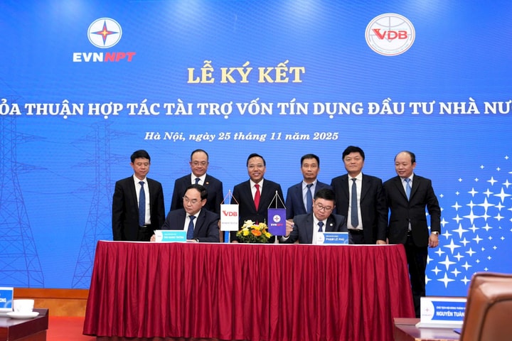 VDB ký thỏa thuận hợp tác tài trợ vốn tín dụng đầu tư của Nhà nước với EVNNPT