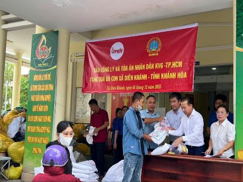 Hành trình “Công lý và Trái tim” mang yêu thương đến đồng bào vùng lũ Khánh Hòa