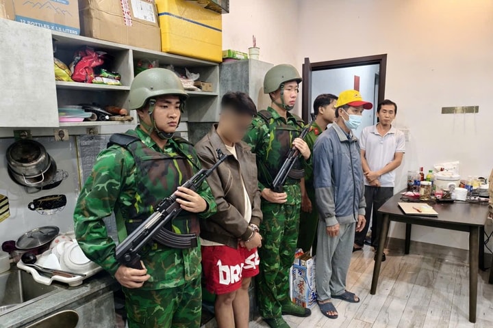 Phá đường dây pha chế, mua bán tinh dầu CBD chứa ma túy