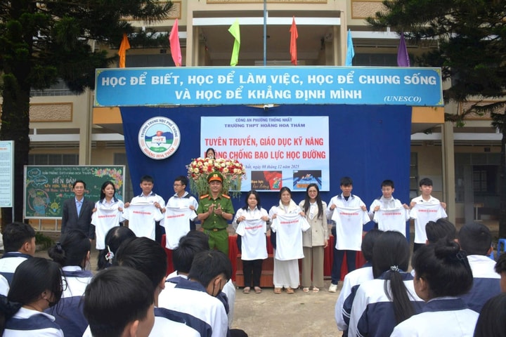 Tuyên truyền về phòng chống bạo lực học đường : “Mỗi tuần một chủ đề – một câu chuyện về an ninh trường học”