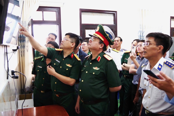 Bộ Quốc phòng kiểm tra công tác chống khai thác IUU tại tỉnh Cà Mau