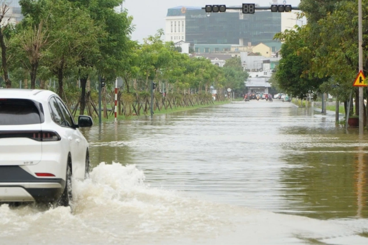 Mưa lớn tiếp tục ở TP. Huế và duyên hải Nam Trung bộ