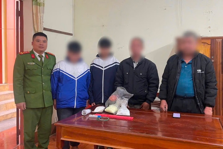 Ngăn chặn 2 học sinh tự chế pháo nổ theo hướng dẫn trên mạng xã hội