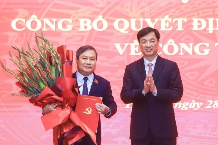 Thủ tướng phê chuẩn kết quả bầu, miễn nhiệm chức vụ Chủ tịch UBND thành phố Hà Nội