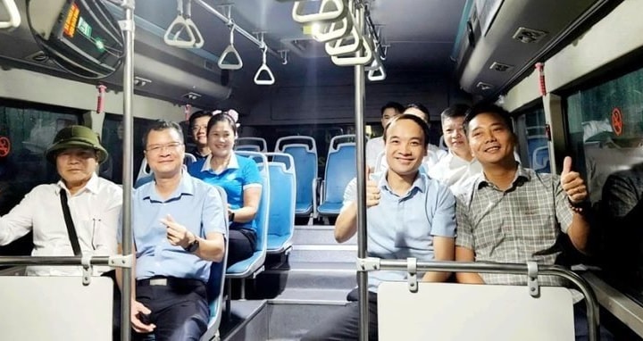 Tuyến buýt 20ATC góp phần thay đổi thói quen di chuyển tại xã đảo Minh Châu