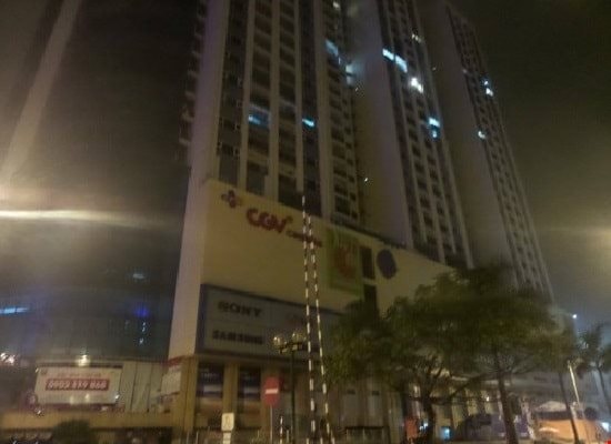 Bé trai bị rơi từ tầng cao chung cư tại Hà Nội
