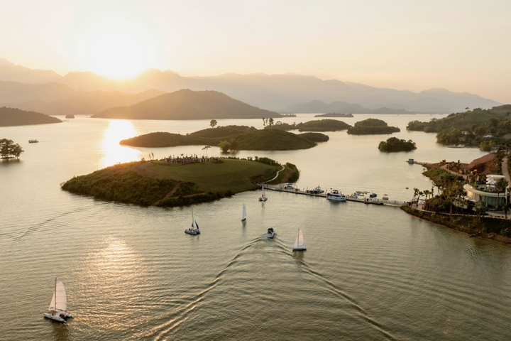 Flamingo Yachting Club: Hải trình triệu đô giữa thiên nhiên nguyên bản Hồ Núi Cốc