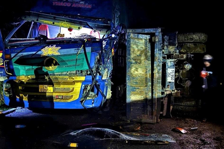 Va chạm nghiêm trọng giữa hai xe tải tại quốc lộ 49