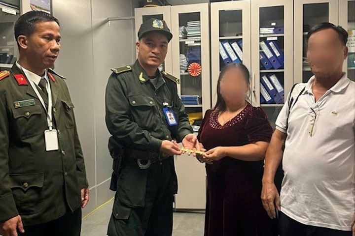 Những hành động đẹp của nhân viên an ninh Cảng hàng không Phú Bài