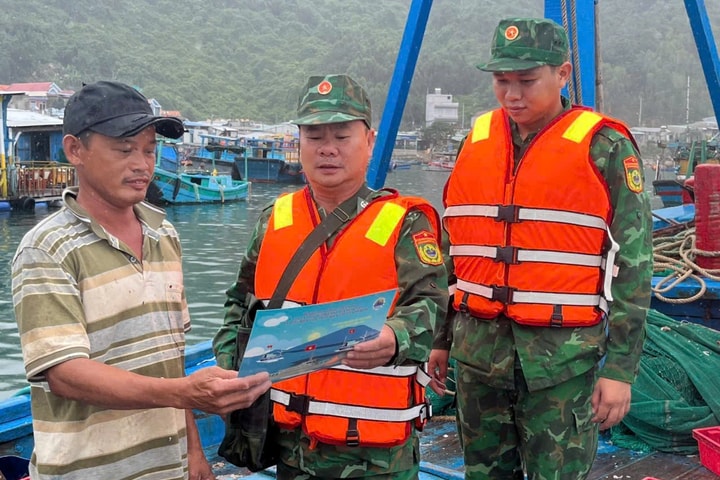 Đồn Biên phòng Cửa khẩu cảng Vũng Rô tăng cường tuyên truyền, kiên quyết ngăn chặn vi phạm IUU