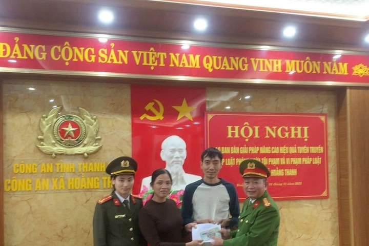 Trả lại tiền chuyển nhầm, vừa đúng đạo lý vừa không vi phạm pháp luật