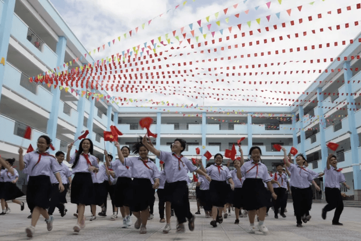 Không cắt giảm cơ học, lấy chất lượng giáo dục làm đích đến