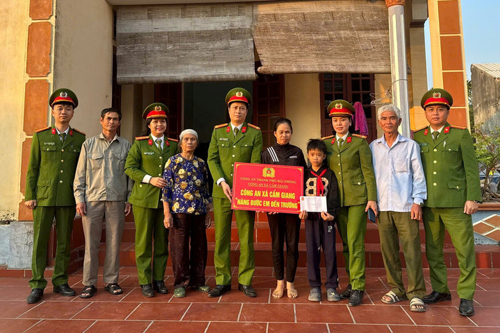 Công an xã Cẩm Giang lập Quỹ đỡ đầu, tiếp sức trẻ em khó khăn