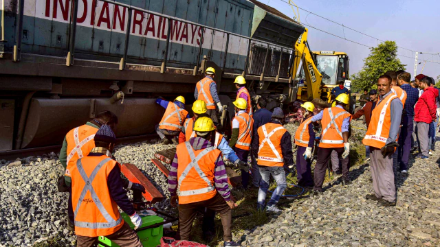 Tàu hỏa tông chết 7 con voi