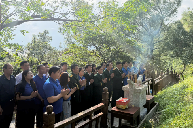 TAND tỉnh Quảng Trị dâng hương tưởng niệm Đại tướng Võ Nguyên Giáp