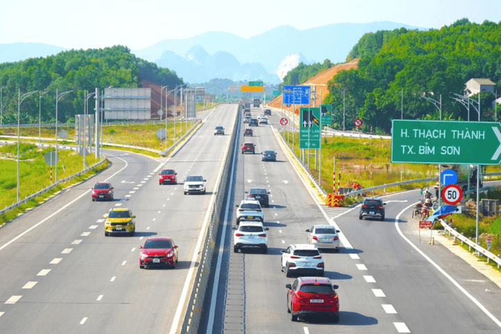 Quay đầu xe trên cao tốc: Cần được xử lý nghiêm để răn đe