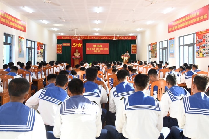 Vùng 5 Hải quân tập huấn đội ngũ cán bộ huấn luyện chiến sĩ mới