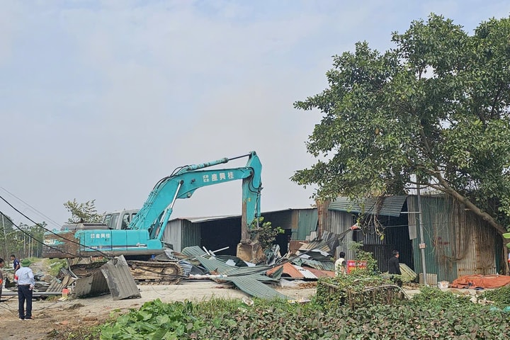 Hà Nội: Cưỡng chế thu hồi đất dự án Cụm công nghiệp làng nghề Hữu Bằng