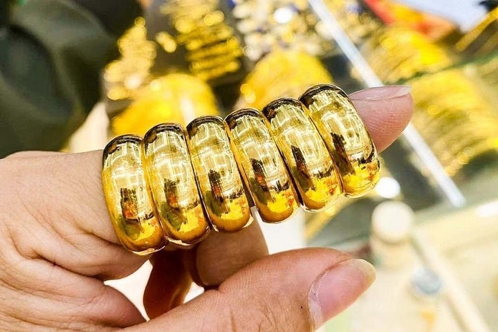 Giá vàng hôm nay (23/12): Tiếp tục tăng lên mức cao mới