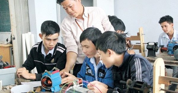 Đề xuất tôn vinh giáo viên dạy nghề gắn đào tạo với doanh nghiệp