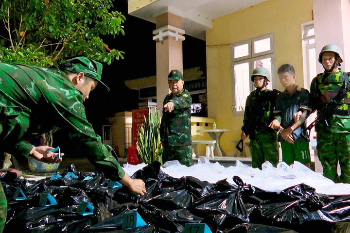 Bắt đối tượng dùng ô tô vận chuyển 15.000 gói thuốc lá ngoại nhập lậu
