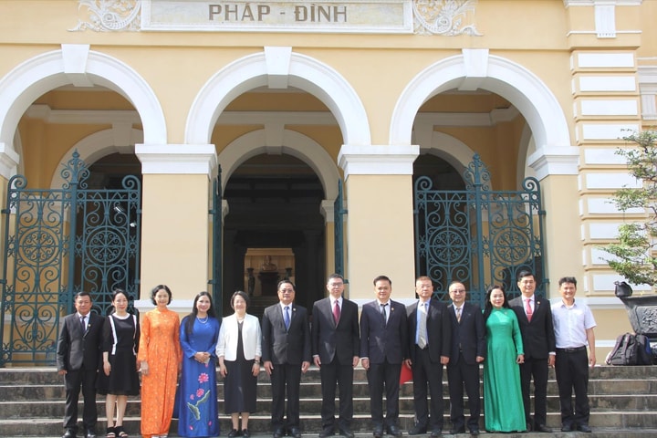 Đoàn đại biểu TAND cấp cao Thượng Hải (Trung Quốc) đến thăm và làm việc với TAND TP.HCM