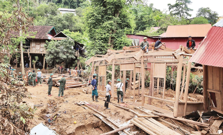 Thủ tướng yêu cầu khẩn trương khôi phục hạ tầng, sản xuất sau bão lũ lịch sử ở Trung Bộ