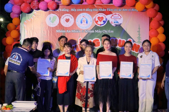 TP.HCM: Giáng sinh ấm áp nơi “Bếp cơm 0 đồng” Đắc Nhân Tâm