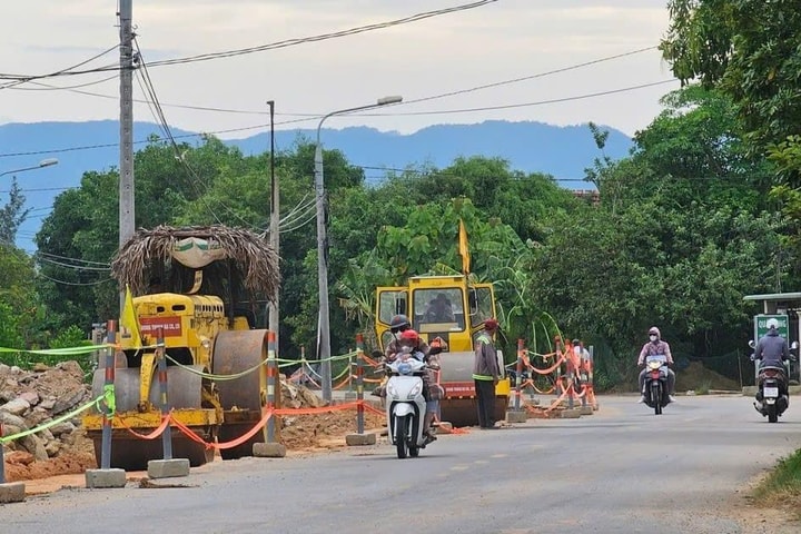 Tháo gỡ vướng mắc mặt bằng, đẩy tiến độ dự án Quốc lộ 14E