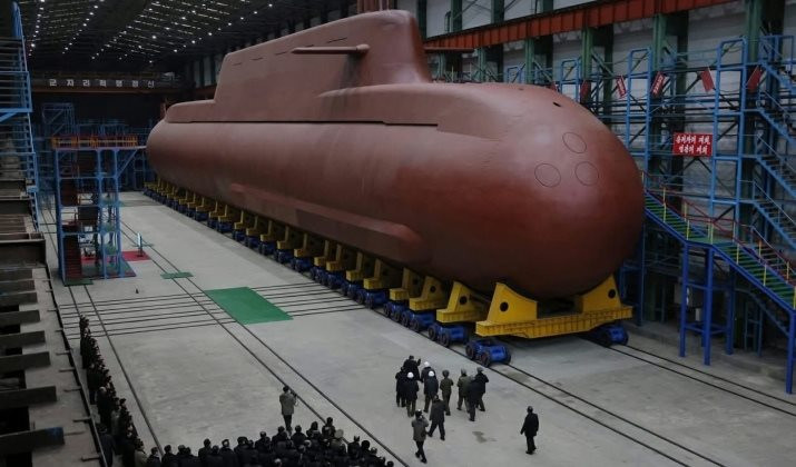 Ông Kim Jong Un thị sát tàu ngầm hạt nhân, Nga ca ngợi quan hệ “bất khả chiến bại”