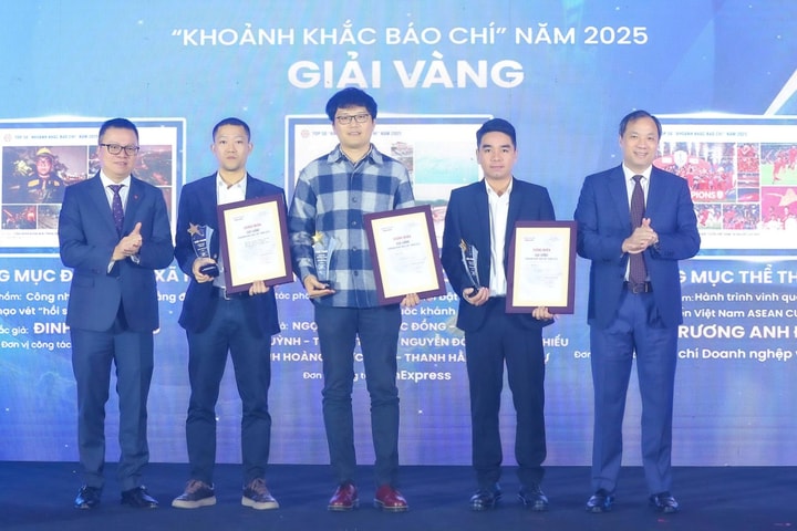 Lễ trao Giải ảnh 'Khoảnh khắc Báo chí' 2025: Tôn vinh các tác giả xuất sắc, đi cùng đất nước và đồng hành với nhân dân