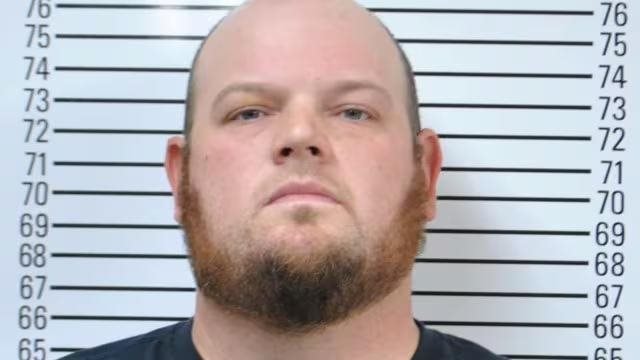 Mua súng tập bắn, đạn lạc khiến hàng xóm tử vong