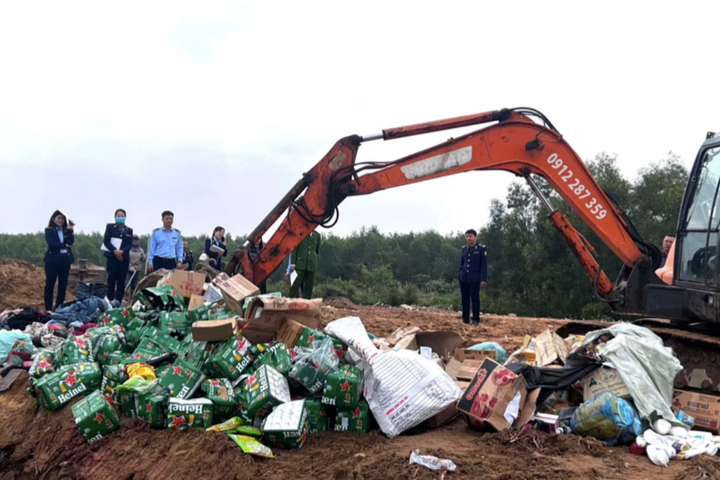 Hàng nghìn sản phẩm vi phạm bị tiêu huỷ tại Quảng Trị
