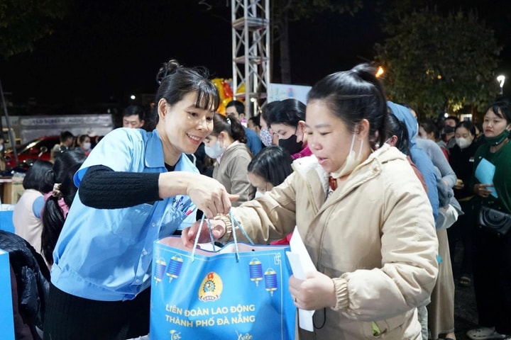 Gần 10 tỷ đồng chăm lo Tết 2026 cho công nhân Đà Nẵng