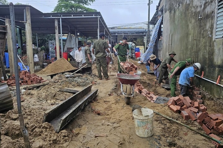 Thủ tướng yêu cầu hoàn thành xây dựng lại nhà ở cho người dân miền Trung trước ngày 15/1/2026