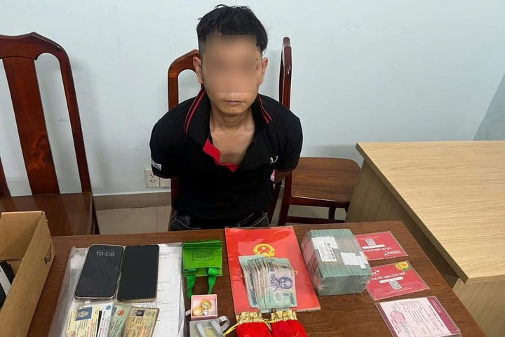 Trộm tiền tỷ, tiêu xài hơn 500 triệu cùng bạn gái