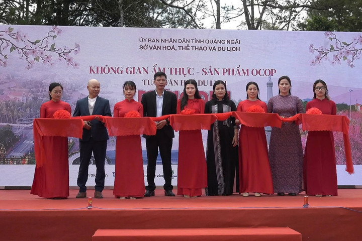 Khai mạc Không gian Ẩm thực và sản phẩm OCOP tại Măng Đen