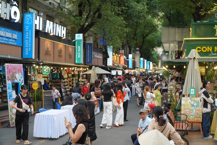 Ngày hội sách và văn hóa đêm TP.HCM hút khách