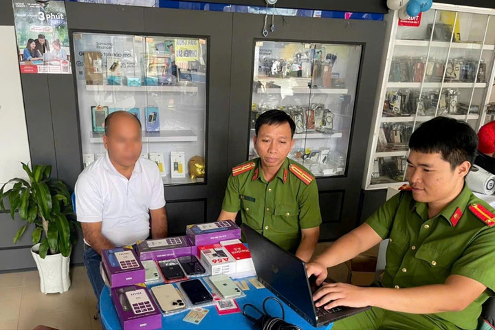 Phát hiện lô điện thoại không rõ nguồn gốc