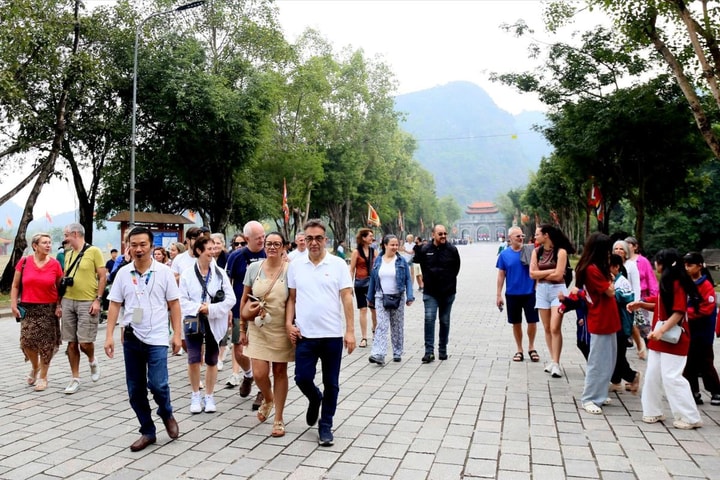 Du lịch Ninh Bình thu gần 800 tỷ đồng trong dịp Tết Dương lịch 2026
