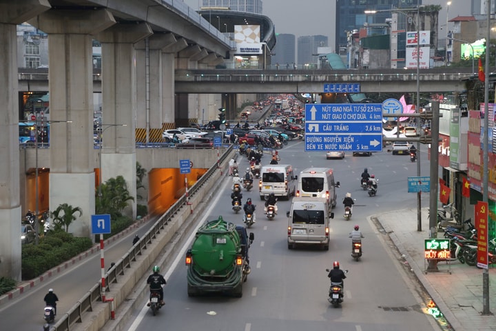 Hình ảnh dòng người trở lại Thủ đô sau nghỉ lễ