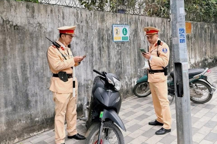 Vừa trộm xe máy, gặp ngay CSGT đến kiểm tra