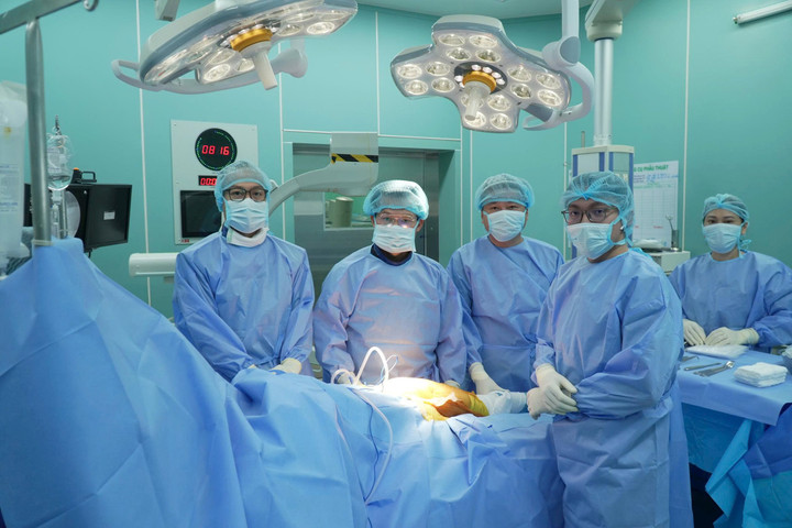 Hồi sinh khớp háng sau 50 năm biến dạng