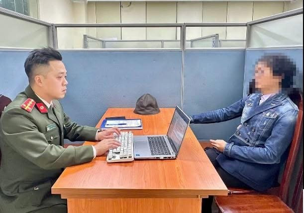 Xử phạt “Truyền nhân Lạc Long Quân” dùng AI tạo clip trăn khổng lồ trên hồ Hoàn Kiếm